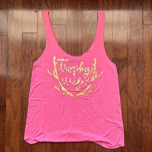 Super cute tank top for all the gals that have a hunter husband!Excellent cond.
